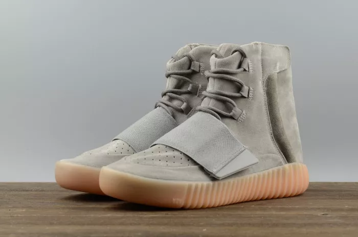 BK ADIDAS YEEZY 750 BOOST LIGHT GREY GUM GLOW DARK BB1840 0112