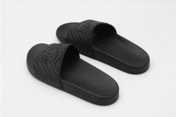 Rep BK GUCC SLIPPERS ALL BLACK 0113