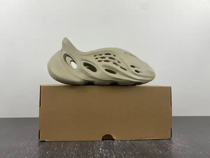 Rep BK Adidas Yeezy Foam RNR Stone Salt GV6840 0202